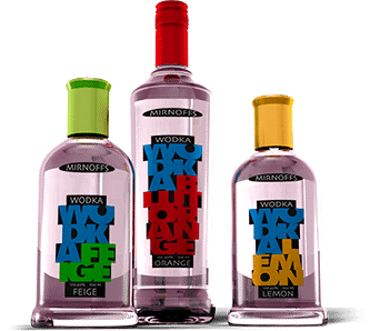 Drei Wodka-Flaschen mit Etiketten-Gestaltungen für unterschiedliche Geschmacksrichtungen
